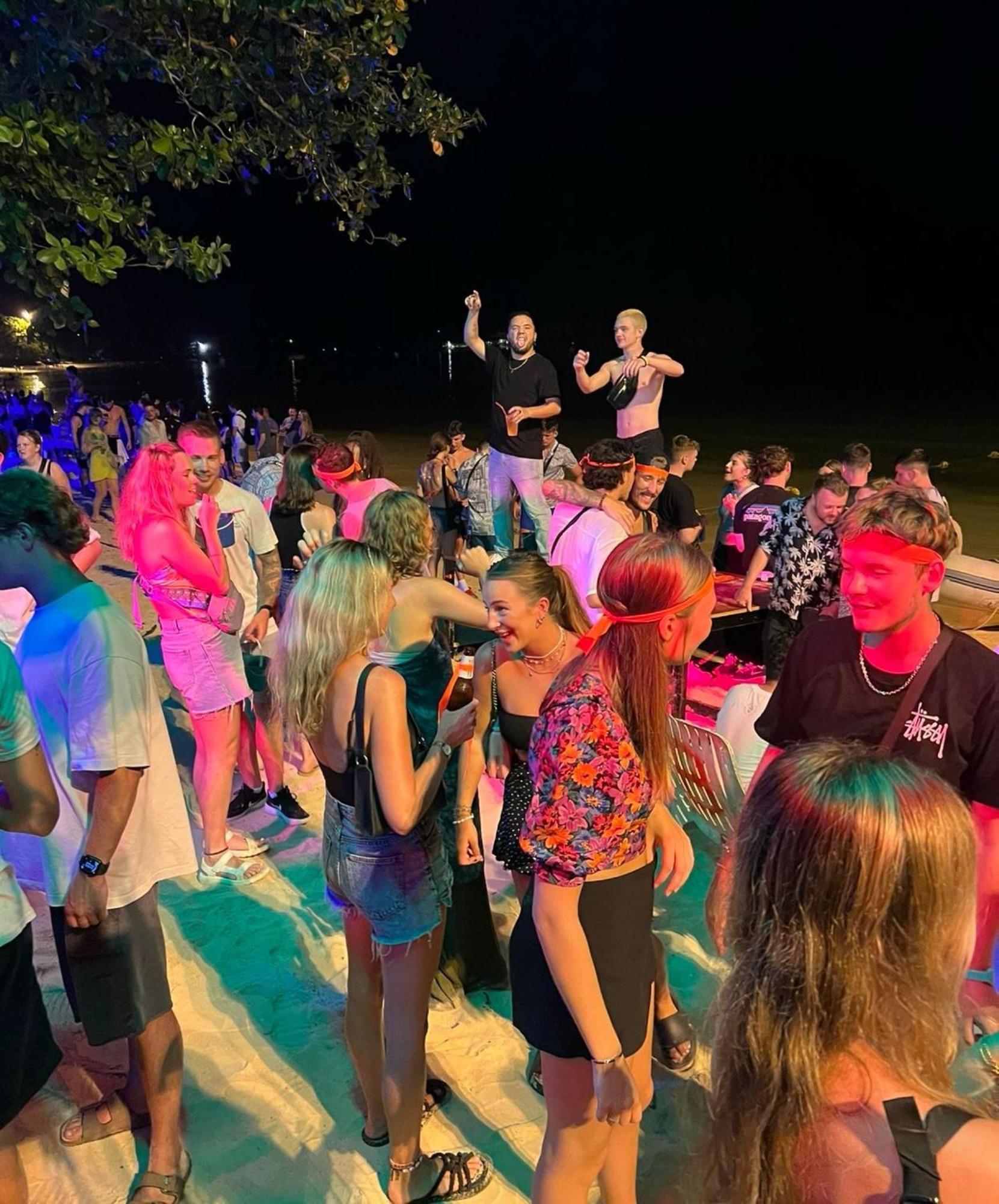 Blanco Beach Bar Hostel Koh Phi Phi Ngoại thất bức ảnh